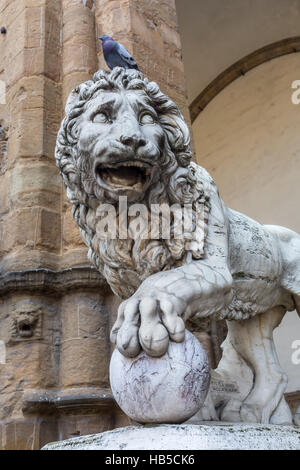 Medici Löwe Skulptur an der Loggia dei Lanzi, Florenz, Italien Stockfoto