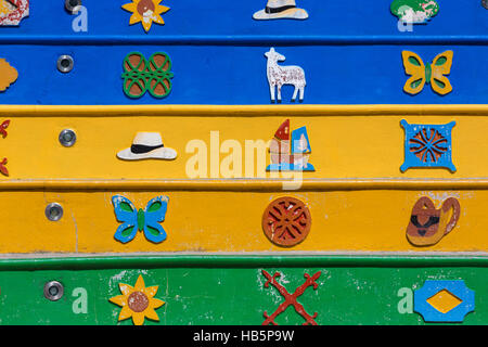 Farbige Architektur Fassaden, Details in Guatape, Kolumbien Stockfoto