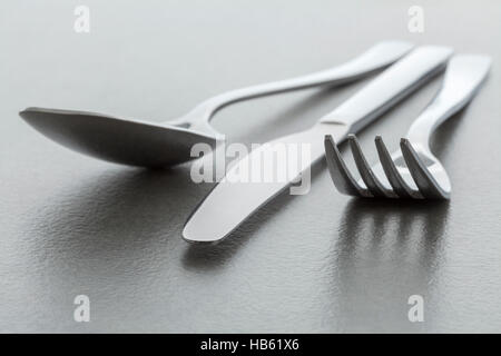 Glänzendes Metall Gabel, Messer und Löffel Stockfoto