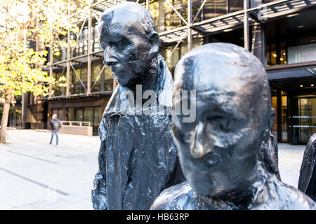 Segals Bronze-Skulptur "Rush Hour" in Broadgate, London, England, UK Stockfoto