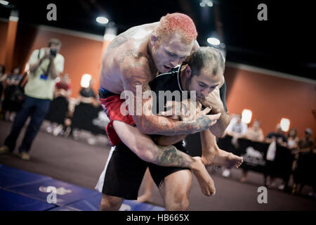 UFC-Kämpfer Chris Leben (rote Haare) während einer Trainingseinheit vor UFC 116 am 30. Juni 2010 in Las Vegas, Nevada. Foto von Francis Specker Stockfoto