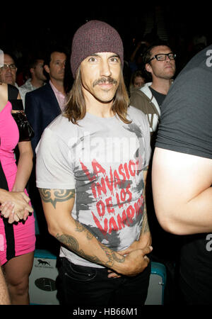 Anthony Kiedis bei UFC 116 im Grand Garden Arena am 3. Juli 2010, in Las Vegas, Nevada. Foto von Francis Specker Stockfoto