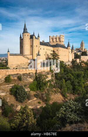 Der Alcazar mit Dom und Stadt Segovia im Hintergrund, Segovia, Spanien Stockfoto