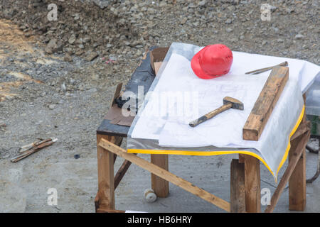 Architekten Plan auf einem einfachen Holztisch Stockfoto