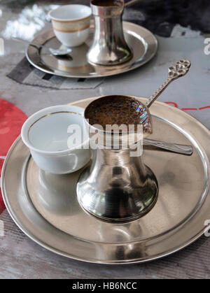 Türkisch / bosnische Kaffee. Pocitelj, Capljina, Bosnien und Herzegowina. Stockfoto