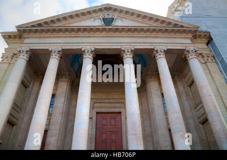 Eingang der Kathedrale St-Pierre in Genf Stockfoto