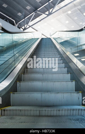 Rolltreppe Zimmer mit Glas Stockfoto