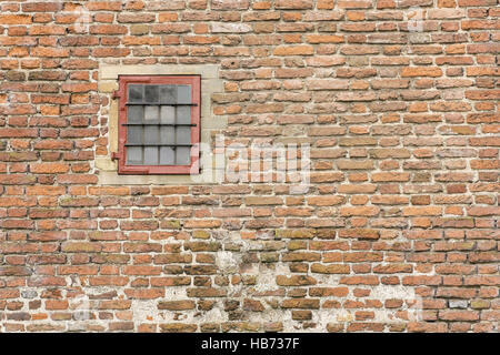 Alten Festungsmauer mit Fenster Stockfoto