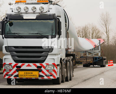 Schwertransport Wind Turbine Transport Stockfoto