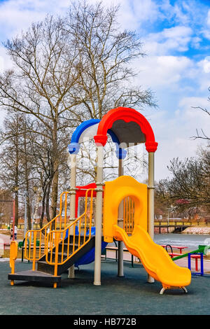 Kinderschaukeln Sie Karussell im park Stockfoto