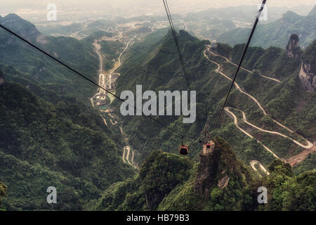 Tianmen kurvenreiche Bergstraße Stockfoto