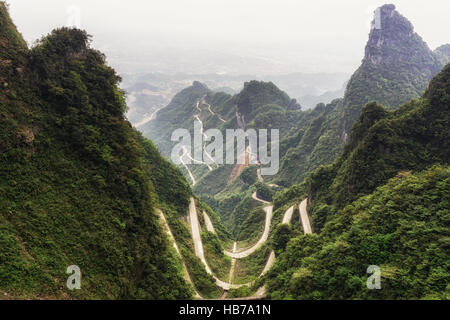 Tianmen kurvenreiche Bergstraße Stockfoto