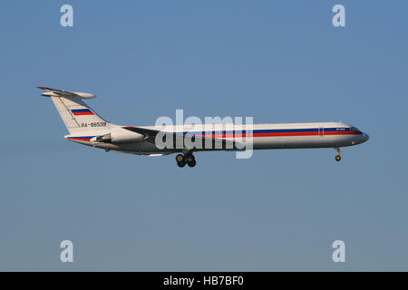 FRANKFURT, Deutschland - März 2010 Ilyushin Il62 aus Russland in Frankfurt. Stockfoto