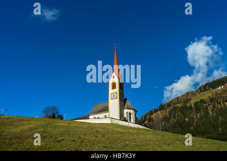 Pfarrkirche Hl. Nikolaus in Winnebach/Prato Alla Drava, Südtirol, Alto Adige, Südtirol - Italien Stockfoto