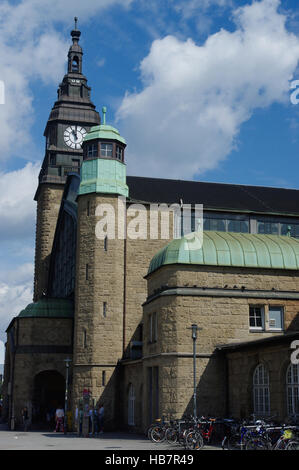 HAMBURG, Deutschland - 18. Juli 2015: Hauptbahnhof ist der Hauptbahnhof der Stadt, die am stärksten auf dem Land und der zweite in Europa. Stockfoto