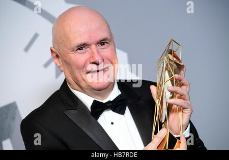 Dave Johns mit den Best Actor Award für I Daniel Blake bei den British Independent Film Awards, bei Old Billingsgate Market, London. Stockfoto