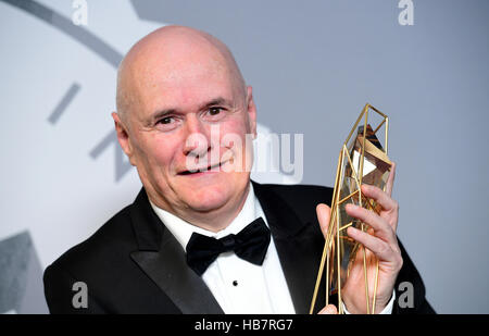 Dave Johns mit den Best Actor Award für I Daniel Blake bei den British Independent Film Awards, bei Old Billingsgate Market, London. Stockfoto