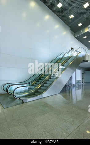 Rolltreppe Zimmer mit Glas Stockfoto