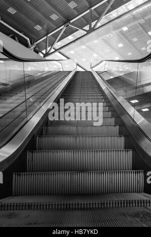 Rolltreppe Zimmer mit Glas Stockfoto