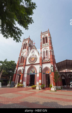 Basilika des Heiligen Herzens von Jesus, Pondicherry, Tamil Nadu, Indien Stockfoto