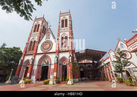 Basilika des Heiligen Herzens von Jesus, Pondicherry, Tamil Nadu, Indien Stockfoto