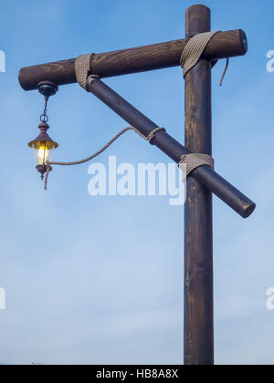 Laterne am Galgen Stockfoto