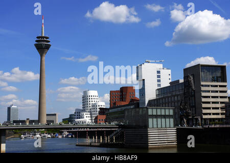 Gehry-Bauten im Medienhafen Stockfoto