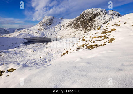 Harrison scheut, scheut Tarn & Pavey Ark, englischen Lake District im Winter. Stockfoto