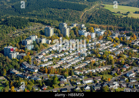 Luftbild, Wolkenkratzer, Fritz-Erler-Siedlung, Kreuztal, Sauerland, Siegen-Wittgenstein, Nordrhein-Westfalen, Deutschland DE Stockfoto