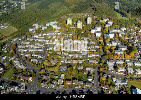 Luftbild, Wolkenkratzer, Fritz-Erler-Siedlung, Kreuztal, Sauerland, Siegen-Wittgenstein, Nordrhein-Westfalen, Deutschland DE Stockfoto