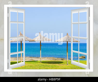 Fenster offene Meer Strand Grasgrün Stockfoto