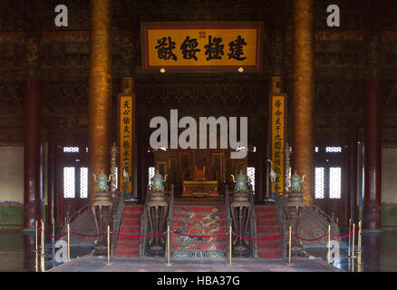 China Peking die Verbotene Stadt den Thronsaal in der Halle der höchsten Harmonie Taihe Dian Stockfoto