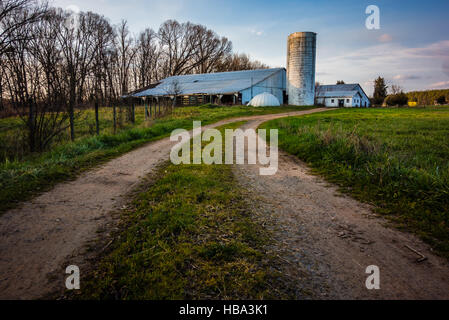 verlassene Landschaft Bauernhof am Nachmittag Stockfoto