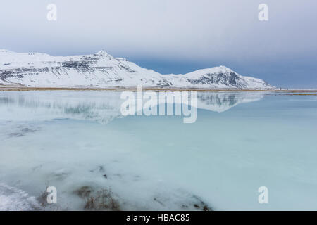 Island Berge Ost Fjorde im Winter Stockfoto