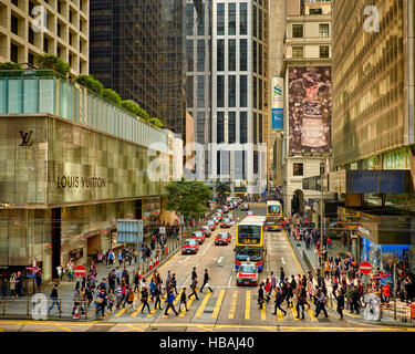 Der Fußgängerüberweg an der Pedder Street in Central, Hongkong. Stockfoto