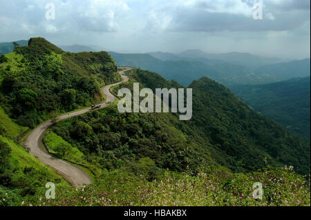 Serpentinenstraße von Wai zu mahabaleshawar, Maharashtra, Indien Stockfoto