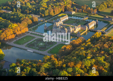 Luftaufnahme, Barockschloss Schloss Nordkirchen im Herbst, Versailles des Münsterlandes, Grabenlöffel Schloss mit Barockgarten Stockfoto