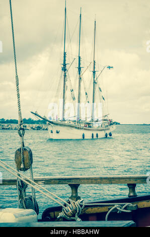 Alten Segelboot im Hafen, Muskelaufbau Stockfoto