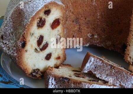 Cupcake mit Rosinen nah an Stockfoto