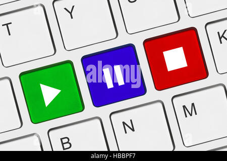 Computer-Tastatur mit Play und Stop Tasten Stockfoto
