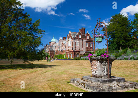 Sandringham, England - Juli 11,2010: Sandringham House ist ein Landhaus auf 20.000 Hektar Land in der Nähe des Dorfes Sandringham in Norfolk, England. Stockfoto