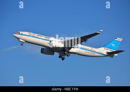 Kuwait Airways Airbus A330-200 9K-APC ausgehend von London Heathrow Airport, Großbritannien Stockfoto