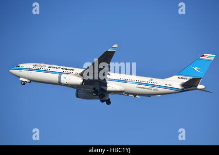 Kuwait Airways Airbus A330-200 9K-APC ausgehend von London Heathrow Airport, Großbritannien Stockfoto