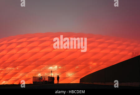 München, Deutschland. 5. Dezember 2016. Blick auf die Allianz-Arena vor der abschließenden Pressekonferenz und der letzten Trainingseinheit von Atletico Madrid in München, Deutschland, 5. Dezember 2016. Atletico Gesichter FC Bayern München in der letzten Champions League-Gruppenphase Spiel des Jahres am 6. Dezember 2016. Foto: Andreas Gebert/Dpa/Alamy Live-Nachrichten Stockfoto