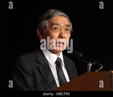 Tokio, Japan. 5. Dezember 2016. Bank of Japan Gouverneur Haruhiko Kuroda hält eine Rede am Mittag des 20. Paris Europlace Forums in Tokio. Kuroda und Bank von Frankreich Gouverneur Francois Villeroy de Galhau besuchte die jährlichen Business-Meeting. © Yoshio Tsunoda/AFLO/Alamy Live-Nachrichten Stockfoto