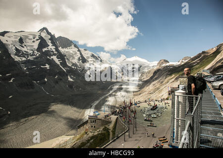 Salzburg, Bruck, Österreich. 5. August 2013. Beliebte Radtour in Österreich Radfahren und Mountainbiken auf der Königsetappe auf den Großglockner. Radfahren auf der Großglockner-Hochalpenstraße ist die ultimative Herausforderung für viele Zweirad-Fans. Der Großglockner Österreichs höchsten Berg und Herzstück des Nationalparks Hohe Taverne. © Serap Sabah/ZUMA Draht/Alamy Live-Nachrichten Stockfoto