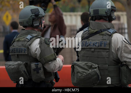 Los Angeles, USA. 6. Dezember 2016. Los Angeles Sheriff erhöht Sicherheit, nachdem eine Bedrohung zu sprengen, Universal City U-Bahn-Station in hieß. Bildnachweis: Chester Brown/Alamy Live-Nachrichten Stockfoto