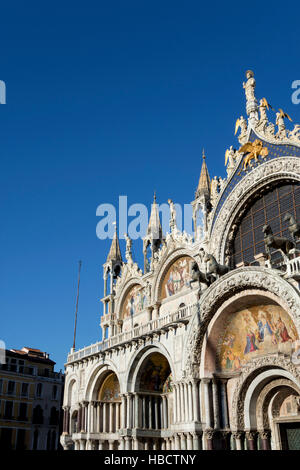 Schönen gotischen und byzantinischen Markusdom, im historischen Zentrum von Venedig (mit textfreiraum) Stockfoto