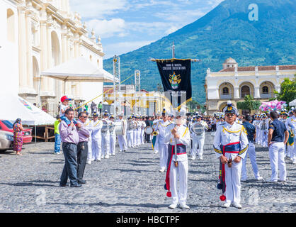 Der Schutzpatron von Antigua jährliche Prozession in Antigua Guatemala. Wenden Sie jedes Jahr Antigua sich an um seinen eigenen Schutzpatron James zu Ehren. Stockfoto