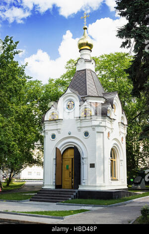 Orthodoxe Kapelle im Sommerpark. Russland Stockfoto